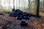 pol du baerl 160 autoreifen am wald abgeladen